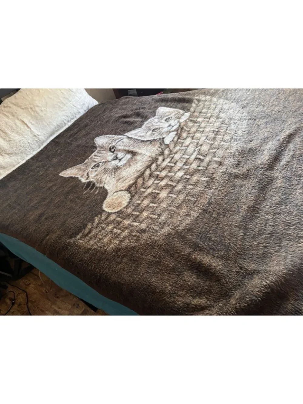 VTG  Kittens Blanket Plush Velour Throw Granny Cottagecore Reversible 56”x 72”